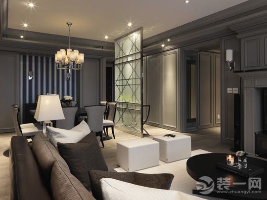 这套案例家居空间极富魅力,客厅布局动线规划极好,客餐一体化设计互动性极强,有条不紊的卧室装修,还有扩充空间感的过渡门,客厅中宛如壁炉的电视背景墙,把收纳隐于无形,是整个家居魅力时尚体现的亮点,给你视觉上的超享受。 进入具体空间分析: 客厅设计 设计重点:落地窗设计 编辑点评:设计师用透明玻璃窗代替墙壁,不仅提高空间的采光率,还能延伸空间的视觉效果,将窗外的美景纳于室内。